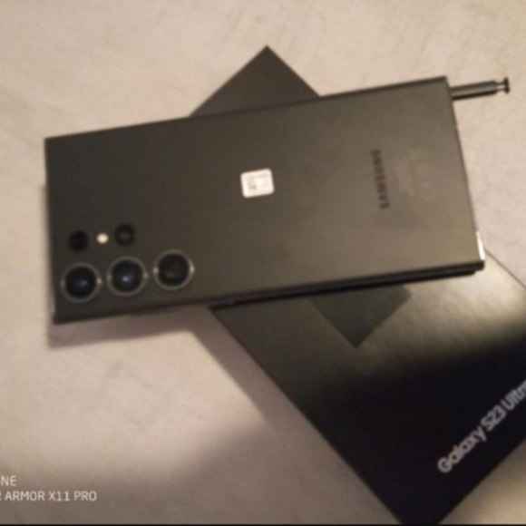 Samsung Galaxy Z Fold3 5G - Black - Picture 2 of 4